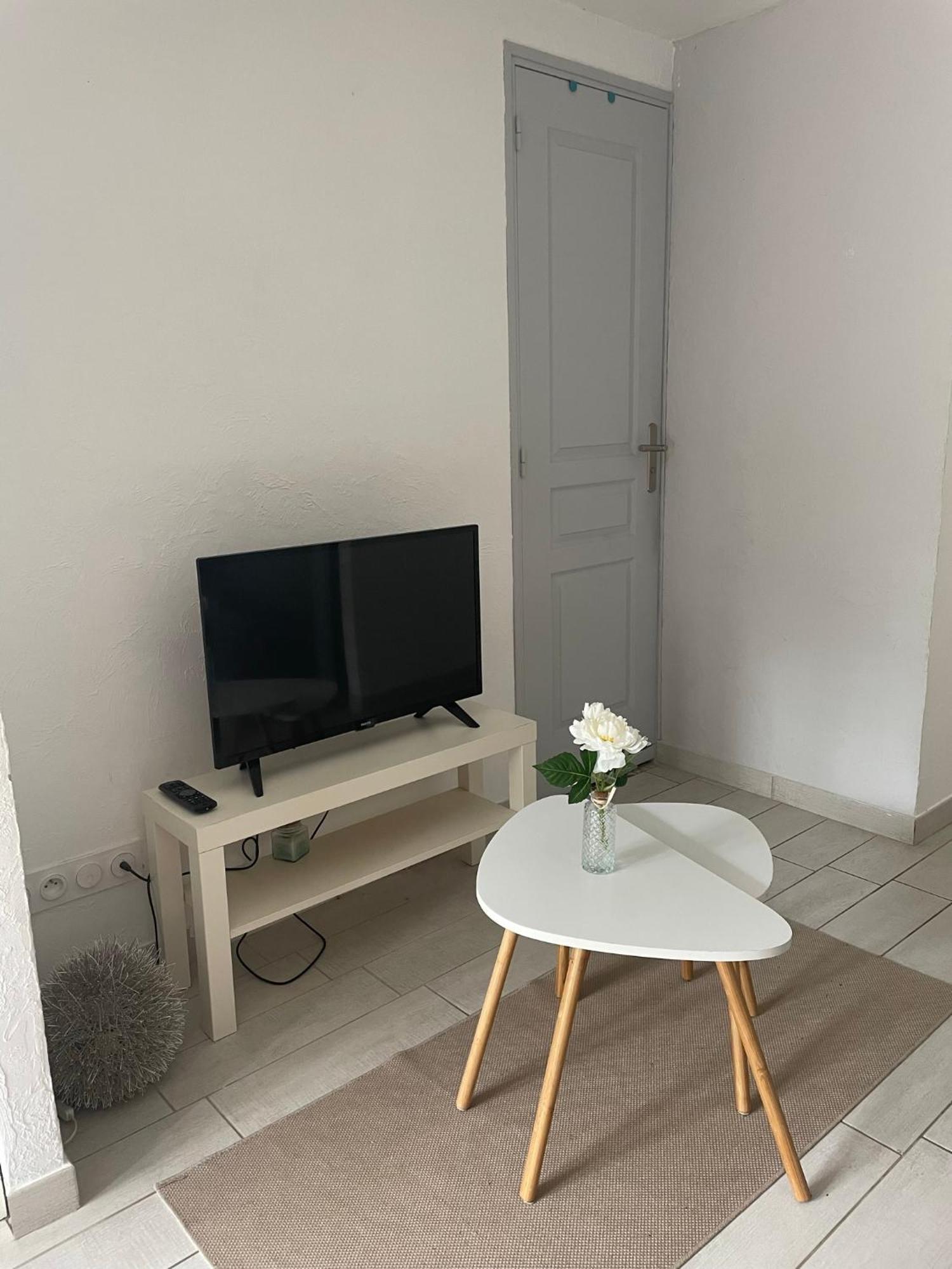 Petit Studio Aux Portes Du Beaujolais Saint-Germain-Nuelles エクステリア 写真